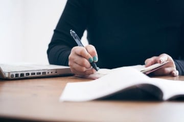 成果の数値化や業績貢献度の説明が難しい